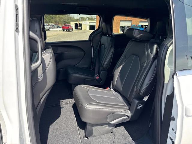 2025 Chrysler Voyager VOYAGER