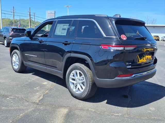 2025 Jeep Grand Cherokee GRAND CHEROKEE LAREDO X 4X4