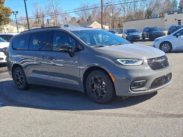 2025 Chrysler Pacifica Hybrid PACIFICA PLUG-IN HYBRID S APPEARANCE