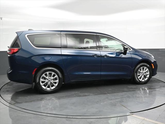 2025 Chrysler Pacifica PACIFICA SELECT AWD