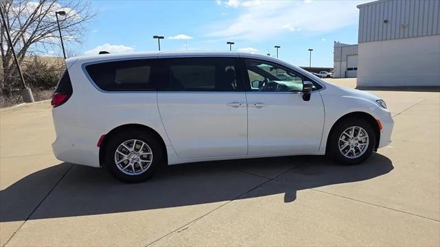 2025 Chrysler Pacifica PACIFICA SELECT