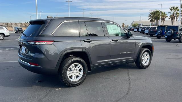 2025 Jeep Grand Cherokee GRAND CHEROKEE LAREDO 4X4