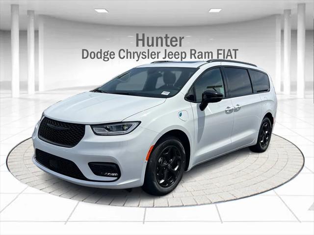 2025 Chrysler Pacifica Hybrid PACIFICA PLUG-IN HYBRID S APPEARANCE