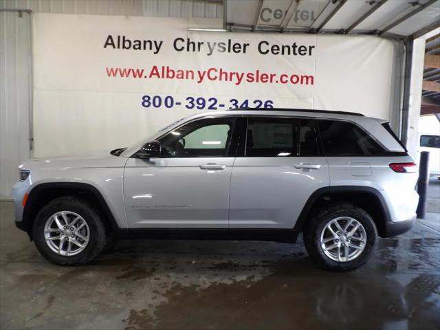 2025 Jeep Grand Cherokee GRAND CHEROKEE LAREDO X 4X4
