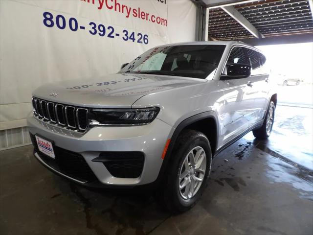 2025 Jeep Grand Cherokee GRAND CHEROKEE LAREDO X 4X4
