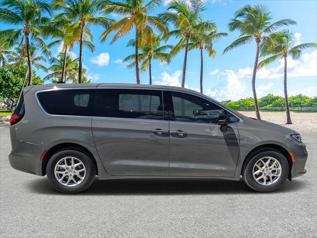 2025 Chrysler Pacifica PACIFICA SELECT