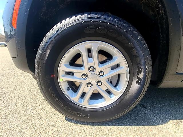 2025 Jeep Grand Cherokee GRAND CHEROKEE LAREDO 4X2