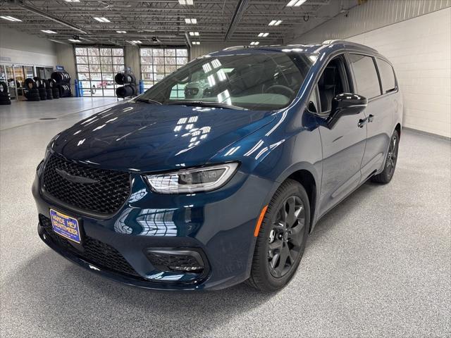 2025 Chrysler Pacifica PACIFICA LIMITED