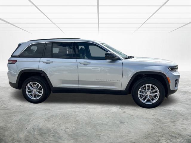 2025 Jeep Grand Cherokee GRAND CHEROKEE LAREDO X 4X2