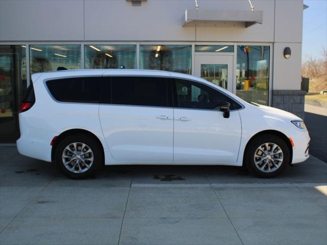 2025 Chrysler Pacifica PACIFICA SELECT AWD