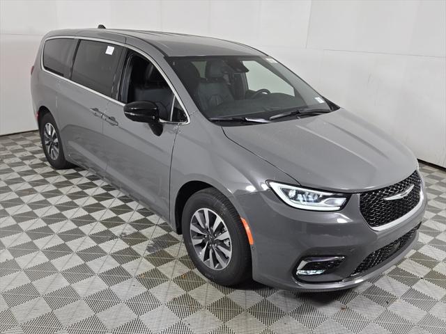 2025 Chrysler Pacifica Hybrid PACIFICA PLUG-IN HYBRID SELECT