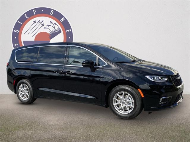 2025 Chrysler Pacifica PACIFICA SELECT
