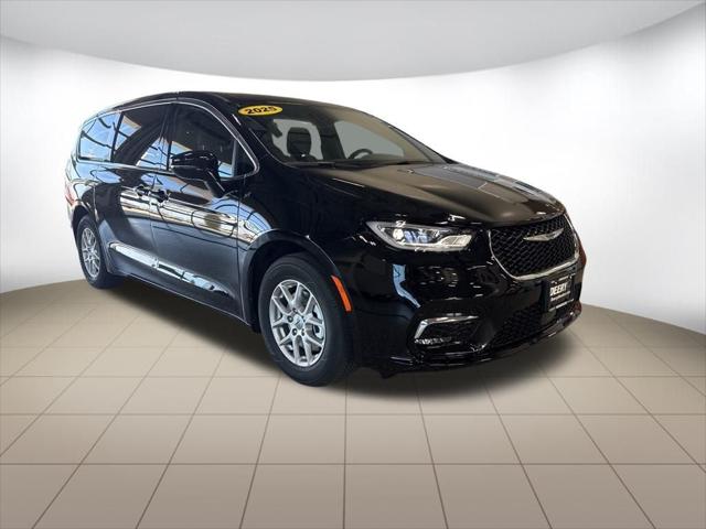 2025 Chrysler Pacifica PACIFICA SELECT