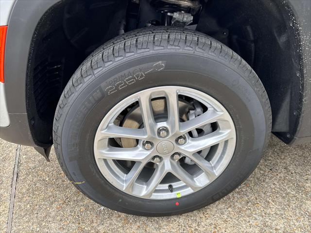 2025 Jeep Grand Cherokee GRAND CHEROKEE LAREDO X 4X2