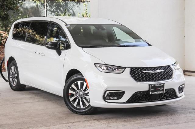2025 Chrysler Pacifica Hybrid PACIFICA PLUG-IN HYBRID SELECT