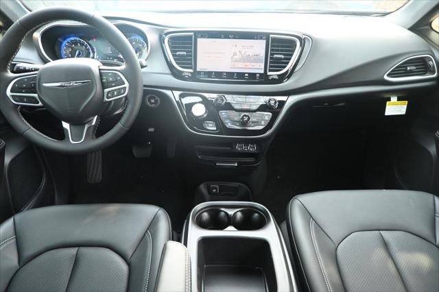 2025 Chrysler Voyager VOYAGER