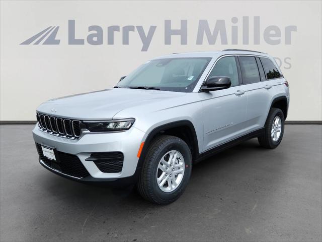 2025 Jeep Grand Cherokee GRAND CHEROKEE LAREDO 4X4