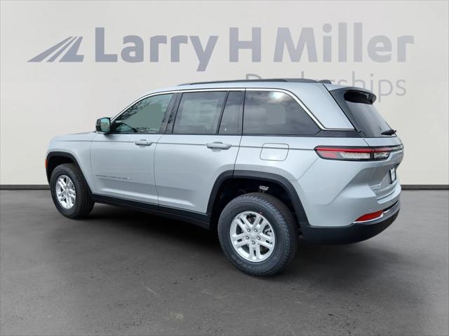 2025 Jeep Grand Cherokee GRAND CHEROKEE LAREDO 4X4