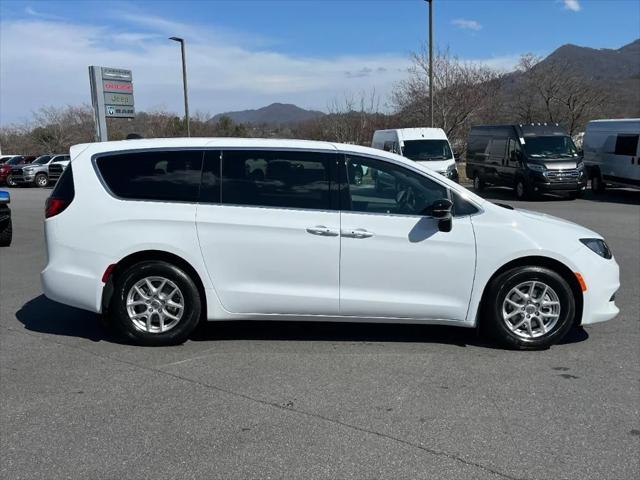 2025 Chrysler Voyager VOYAGER