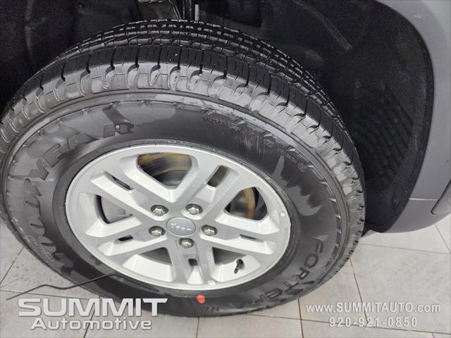 2025 Jeep Grand Cherokee GRAND CHEROKEE LAREDO 4X4