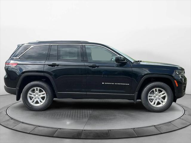 2025 Jeep Grand Cherokee GRAND CHEROKEE LAREDO 4X4