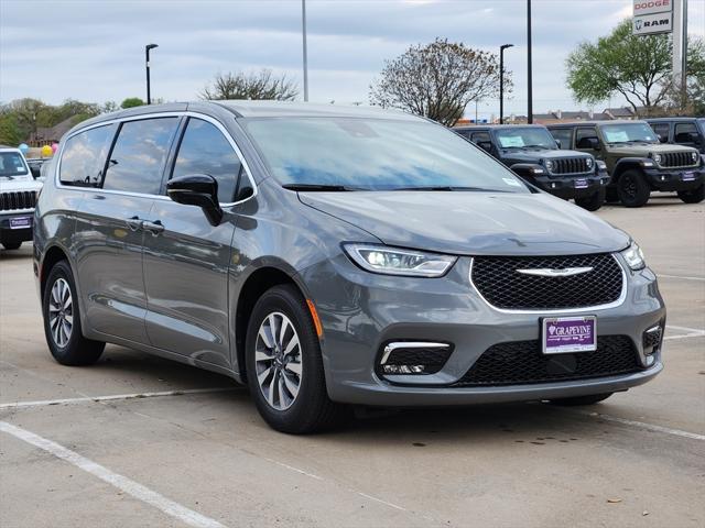 2025 Chrysler Pacifica Hybrid PACIFICA PLUG-IN HYBRID SELECT