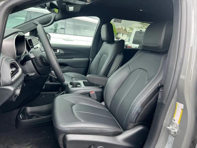 2025 Chrysler Pacifica Hybrid PACIFICA PLUG-IN HYBRID SELECT