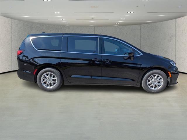 2025 Chrysler Pacifica PACIFICA SELECT