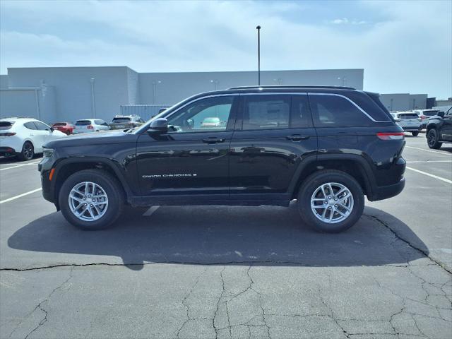 2025 Jeep Grand Cherokee GRAND CHEROKEE LAREDO X 4X4