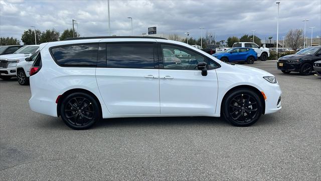 2025 Chrysler Pacifica PACIFICA LIMITED