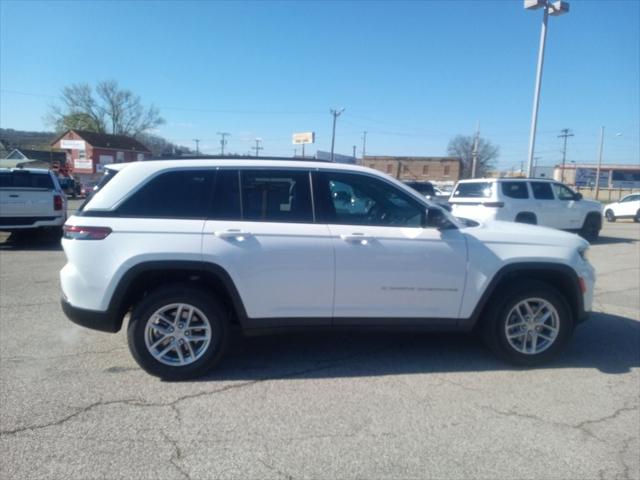 2025 Jeep Grand Cherokee GRAND CHEROKEE LAREDO X 4X4
