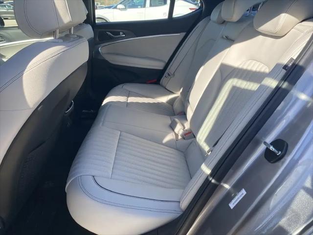 2025 Genesis G70 2.5T RWD