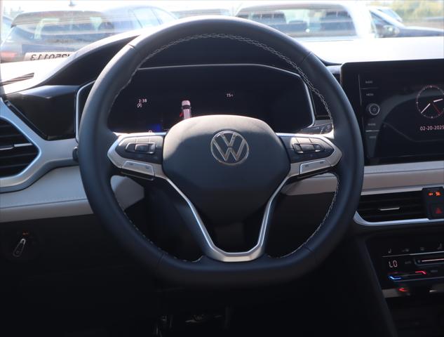 2025 Volkswagen Taos 1.5T SE
