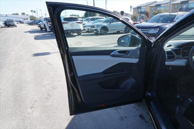 2025 Volkswagen Taos 1.5T SEL