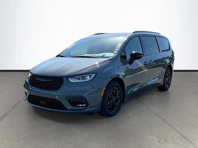 2025 Chrysler Pacifica Hybrid PACIFICA PLUG-IN HYBRID S APPEARANCE