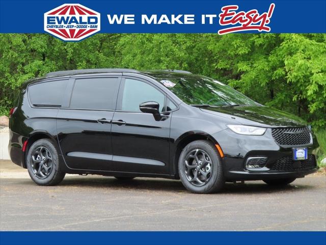 2025 Chrysler Pacifica Hybrid PACIFICA PLUG-IN HYBRID S APPEARANCE