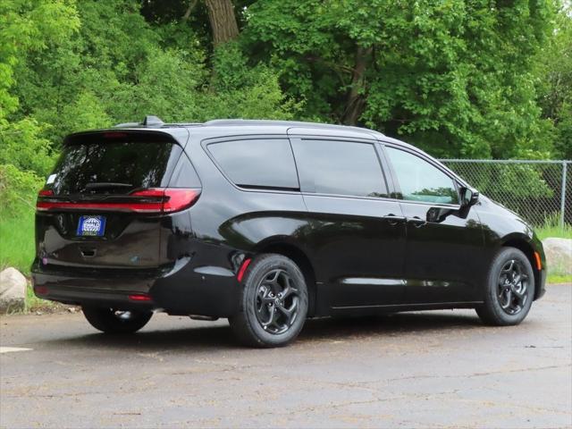 2025 Chrysler Pacifica Hybrid PACIFICA PLUG-IN HYBRID S APPEARANCE