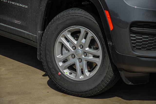 2025 Jeep Grand Cherokee GRAND CHEROKEE LAREDO 4X2