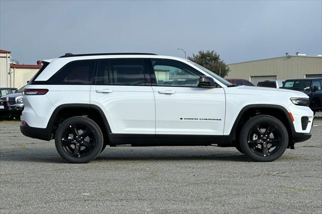 2025 Jeep Grand Cherokee GRAND CHEROKEE ALTITUDE 4X4