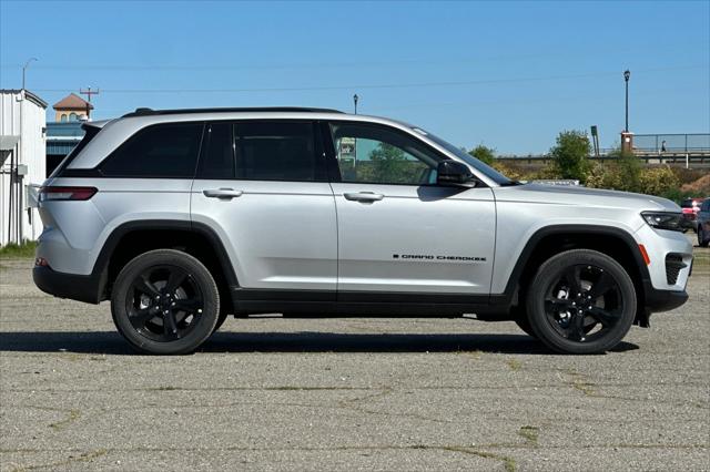 2025 Jeep Grand Cherokee GRAND CHEROKEE ALTITUDE 4X4