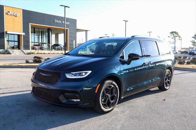 2025 Chrysler Pacifica Hybrid PACIFICA PLUG-IN HYBRID S APPEARANCE