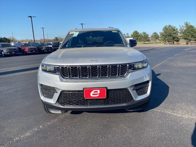2025 Jeep Grand Cherokee GRAND CHEROKEE LAREDO 4X2