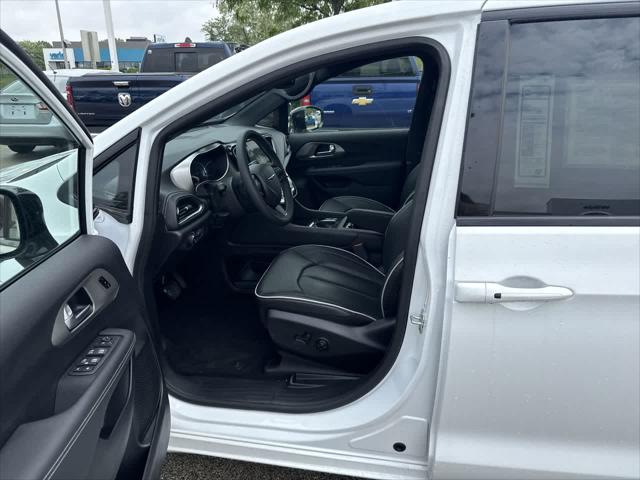 2024 Chrysler Pacifica Hybrid Premium S Appearance Pkg