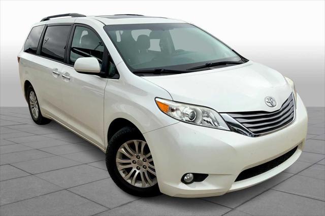 2017 Toyota Sienna XLE Premium 8 Passenger