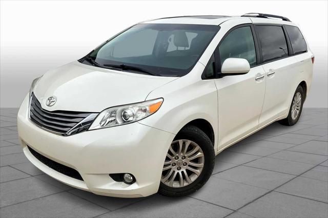 2017 Toyota Sienna XLE Premium 8 Passenger