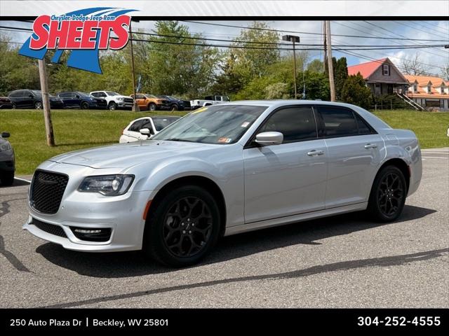 2023 Chrysler 300 Touring L AWD
