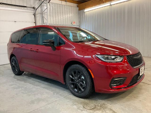 2024 Chrysler Pacifica Hybrid PACIFICA PLUG-IN HYBRID S APPEARANCE