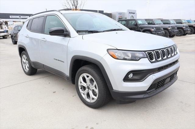 2025 Jeep Compass COMPASS LATITUDE 4X4
