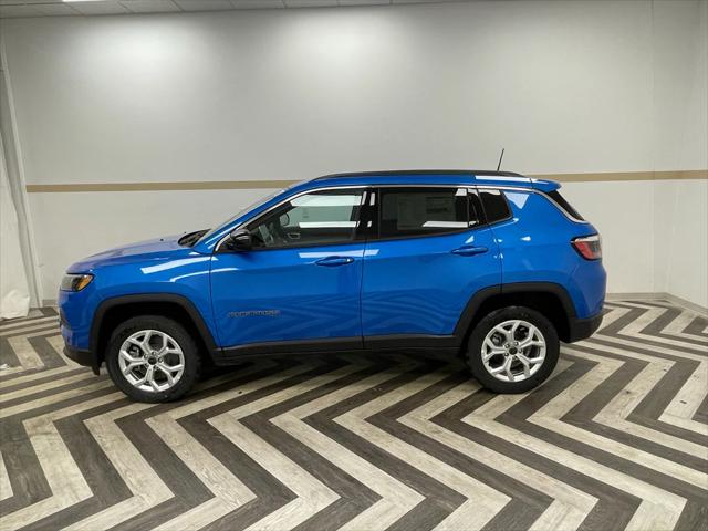 2025 Jeep Compass COMPASS LATITUDE 4X4