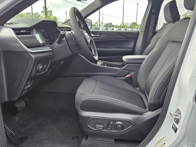 2025 Jeep Grand Cherokee GRAND CHEROKEE L LAREDO 4X2